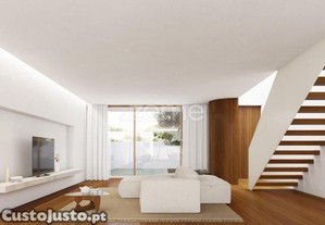 Moradia T3 De Luxo Com Piscina No Centro De...