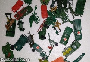 Brinquedos antigos militares