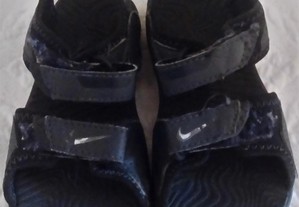 Sandálias Nike 23