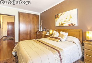 Apartamento T3 Com 3 Varandas E 2 Lugares De...