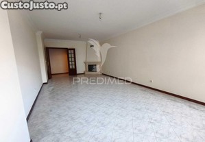 Apartamento t2 c/ parqueamento
