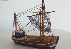 Barco alemão em miniatura