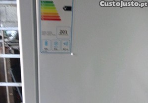 Frigor�fico praticamente novo