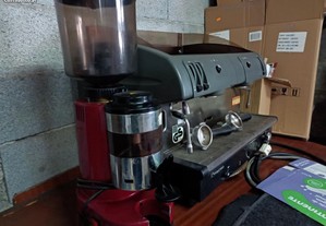 Máquina de Café + Moinho