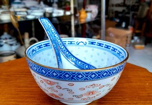 Taça chinesa com colher