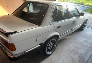 BMW 324 E 30