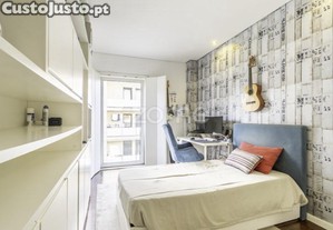 Apartamento T4 Renovado Com Garagem Ao Jardim...