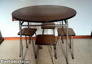 Mesa + 3 bancos