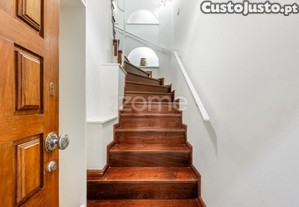 Moradia C/ 2 Frações (Apartamento + Loja) E...