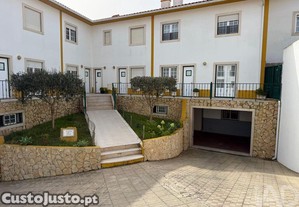 Moradia em banda T3 em Lourinhã e Atalaia de 214 m²