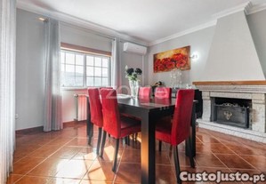 Moradia T3 + Armazém Para Comércio Com 58M2