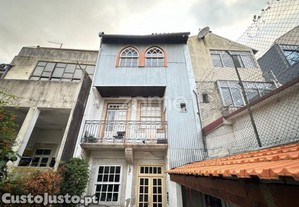 Prédio Singular Na Rua Do Almada No Porto