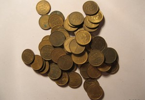 53 moedas de 1$00 (módulo maior) de vários anos