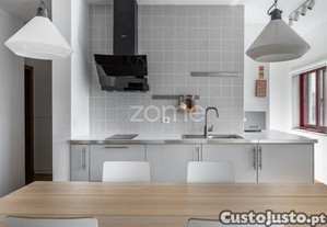 Apartamento T2, Orientado A Sul E Poente, Rua...