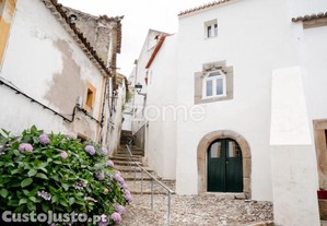 Casa Pátio T2+2 À Fonte Da Vila No Centro...
