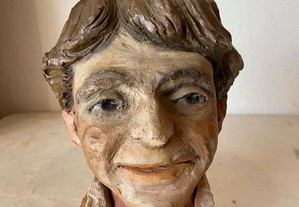 Escultura de cabeça masculina em terracota