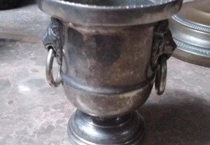 Pequeno e antigo Pote casquinha de prata