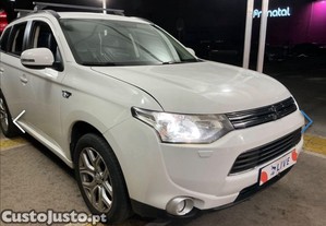Mitsubishi Outlander 2.0 4WD Plug-In Hybrid - 14