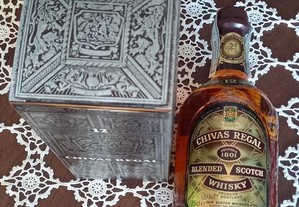 Garrafa de whisky Chivas Regal 12 anos muito antiga