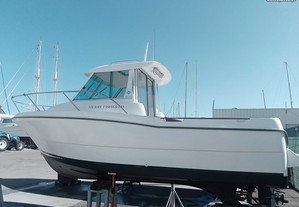 Barco a motor usado   Jeanneau Merry Fisher 635 , com  motor inboard   Yanmar 4JH3-HTE. Capacidade para  6  pessoas. 