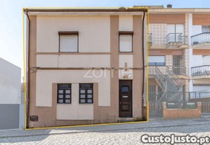 Moradia Junto A Av. Fernão Magalhães - Reabilitar