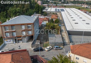 Terreno Com 2 Moradias Independentes / Paranhos...