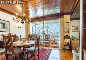 T4 Com Lugar De Garagem À Constituição, Porto