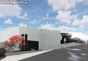 Terreno Urbano Com Estrutura De Moradia...