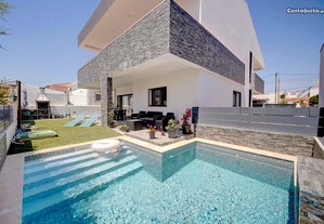 Casa / Villa T4 em Setúbal de 327,00 m²