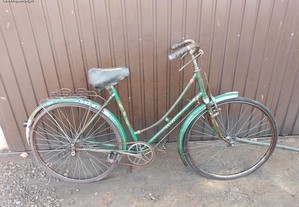 Bicicleta antiga pasteleira para restauro montras decoraçaõ etc.