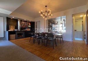 T3 Duplex Remodelado, Com 2 Lugares De Garagem...