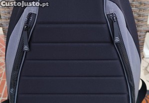 Mochila nova da marca VESPA com formato do assento