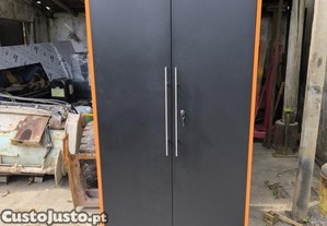 Conjunto de bancadas e armários