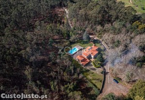 Moradia T4 De Charme Com Piscina E 2850 M² De...