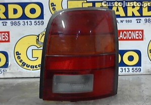 FAROLIM TRASEIRO DIREITO Nissan micra k11 081992