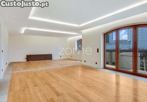 Moradia T4+1 De 4 Frentes Em Miramar, Vila Nova...