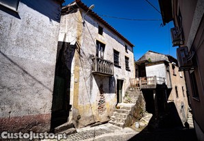 Moradia antiga para restauro