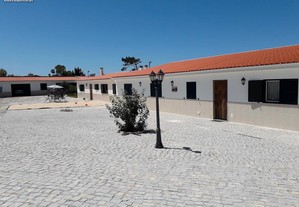 Duas Casas T2 (4-8 pessoas) - Nazaré
