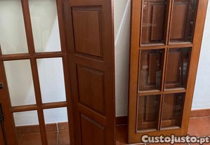 Janela usada com madeira muito bom estado