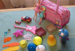 Malinha Denim Girl, com Bonecas, Bolas, Carros e outros Brinquedos - Total 22 peças