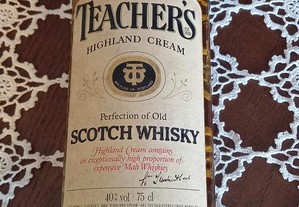 Garrafa whisky Teacher's muito antiga