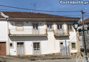 Moradia geminada T5 em Vilar de Maçada de 200 m²