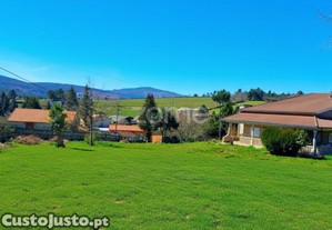 Moradia Em Pedra T4 Com Terreno, No Barracão,...