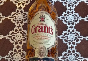 Garrafa de whisky Grant's muito antiga