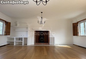 Refúgio exclusivo: propriedade de 4 hectares com moradia de conforto. próxima do mar.