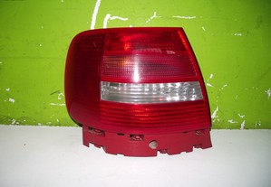 Farolim Trás Esquerdo Audi A4 - 1999 / 2000 - FR1400