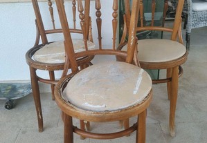 Cadeiras em madeira vintage