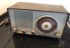 Rádio philips antigo