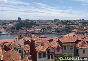 Prédio Com Vista Rio Na Zona Histórico Do Porto