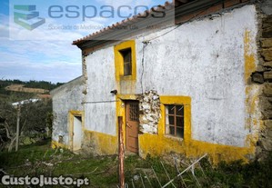 Moradia Para Recuperar Com Quintal